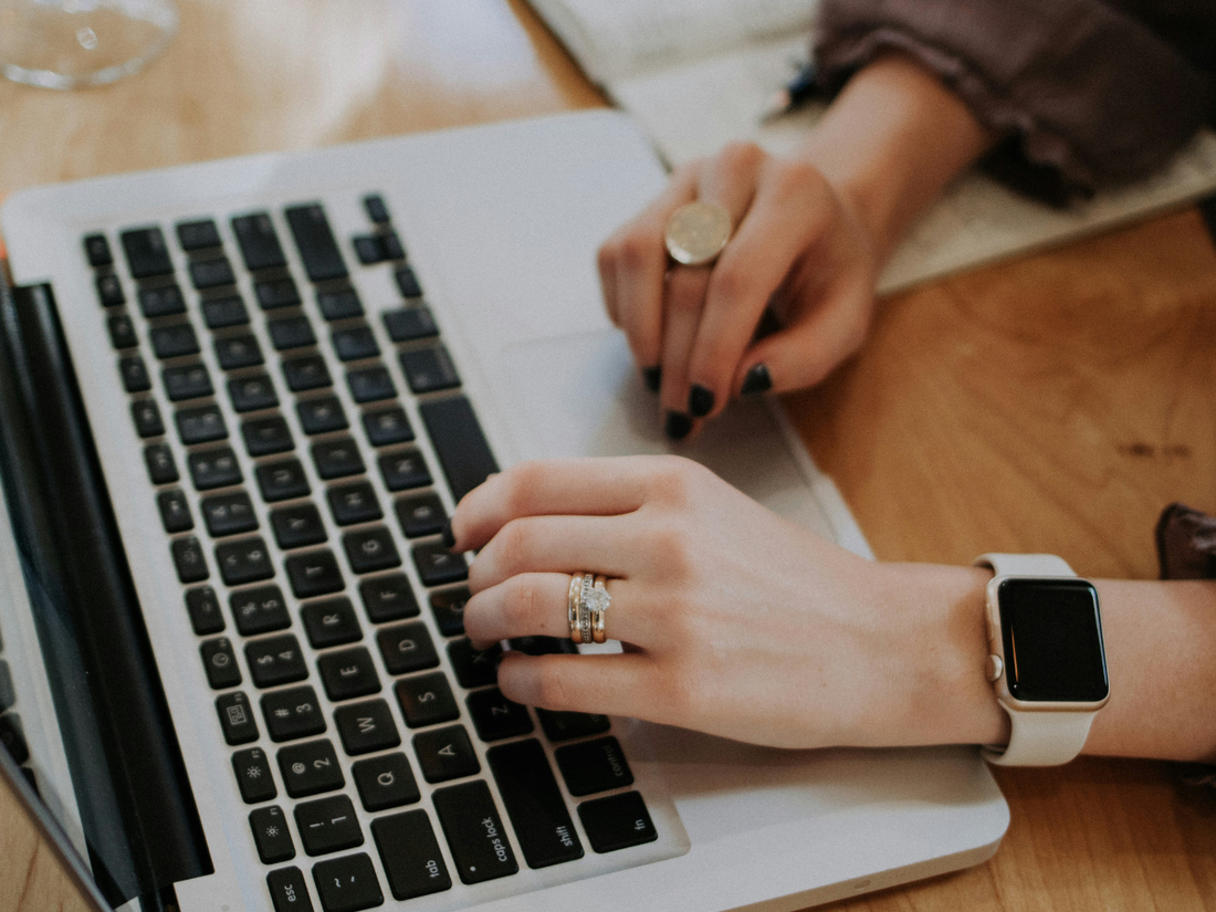 The Right Way to Test Perfume Before You Buy Online